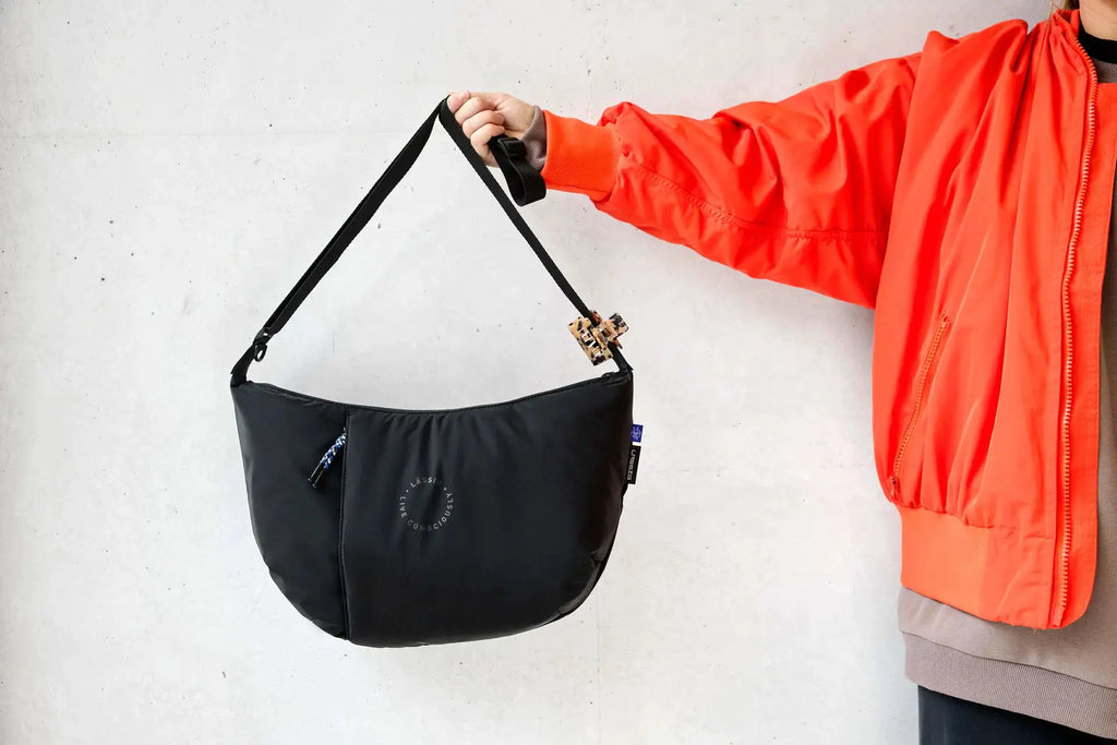 LÄSSIG lunua diaper bag in black with adjustable shoulder strap