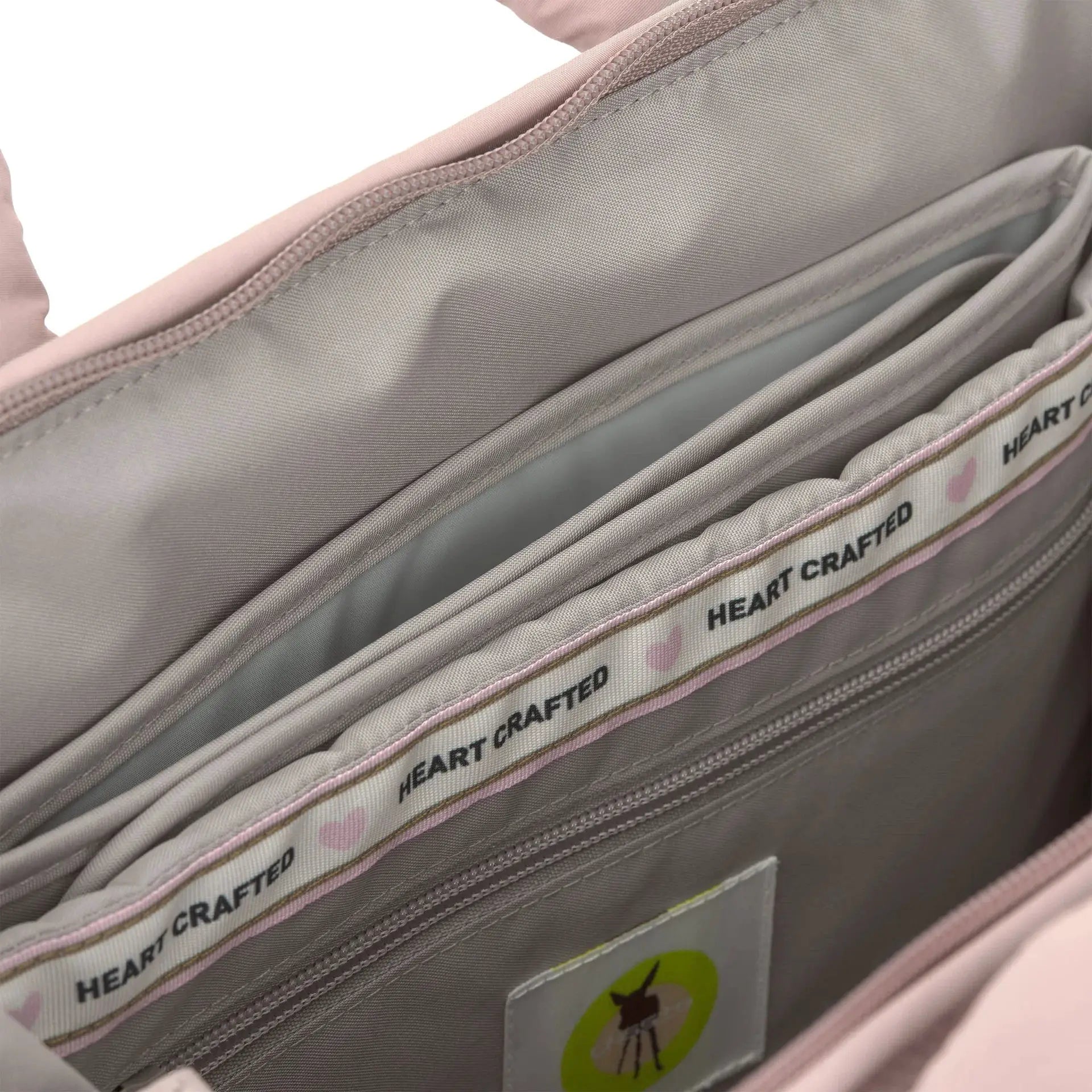 Sac à langer LÄSSIG Minoa en rose poudre avec doublure gris clair et poches intérieures