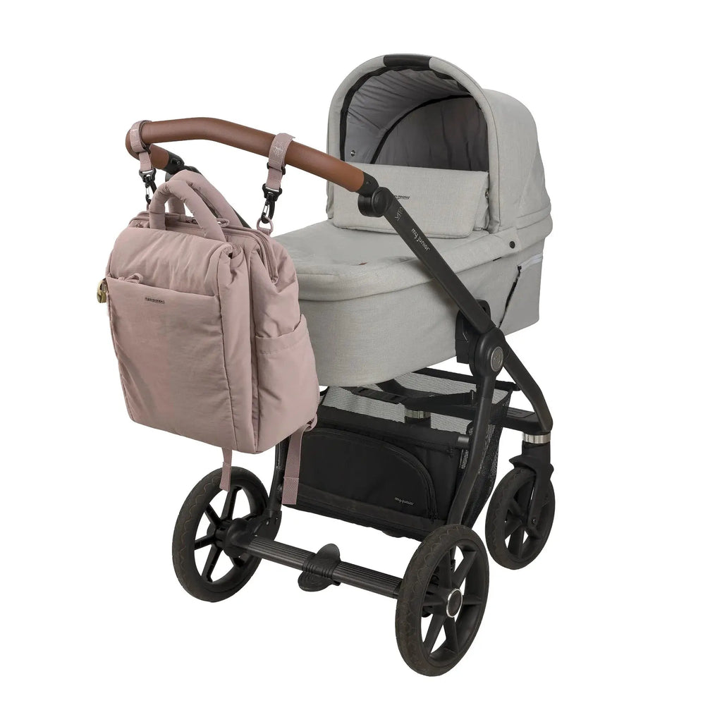 LÄSSIG minoa sac à langer rose poudre, diaper bag attached to a gray stroller handle