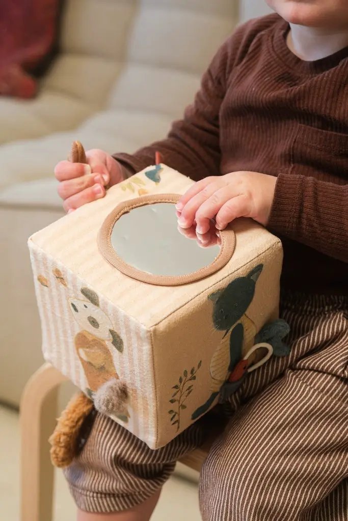 EGMONT TOYS cube d'activités en tissu avec miroir sur le dessus, jouet d'éveil bébé 0m+