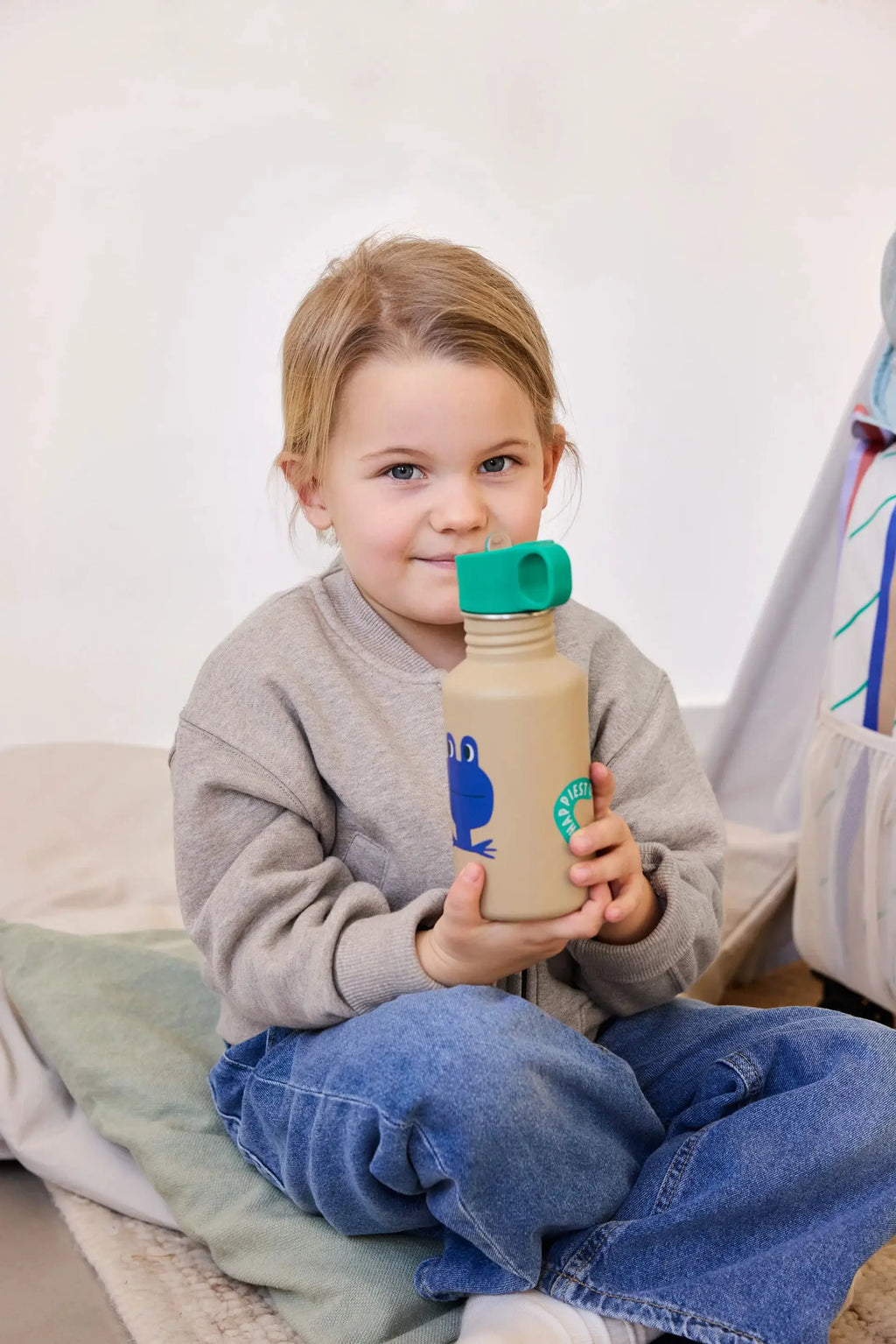LÄSSIG gourde 350ml happy trails frog, beige bottle with green cap