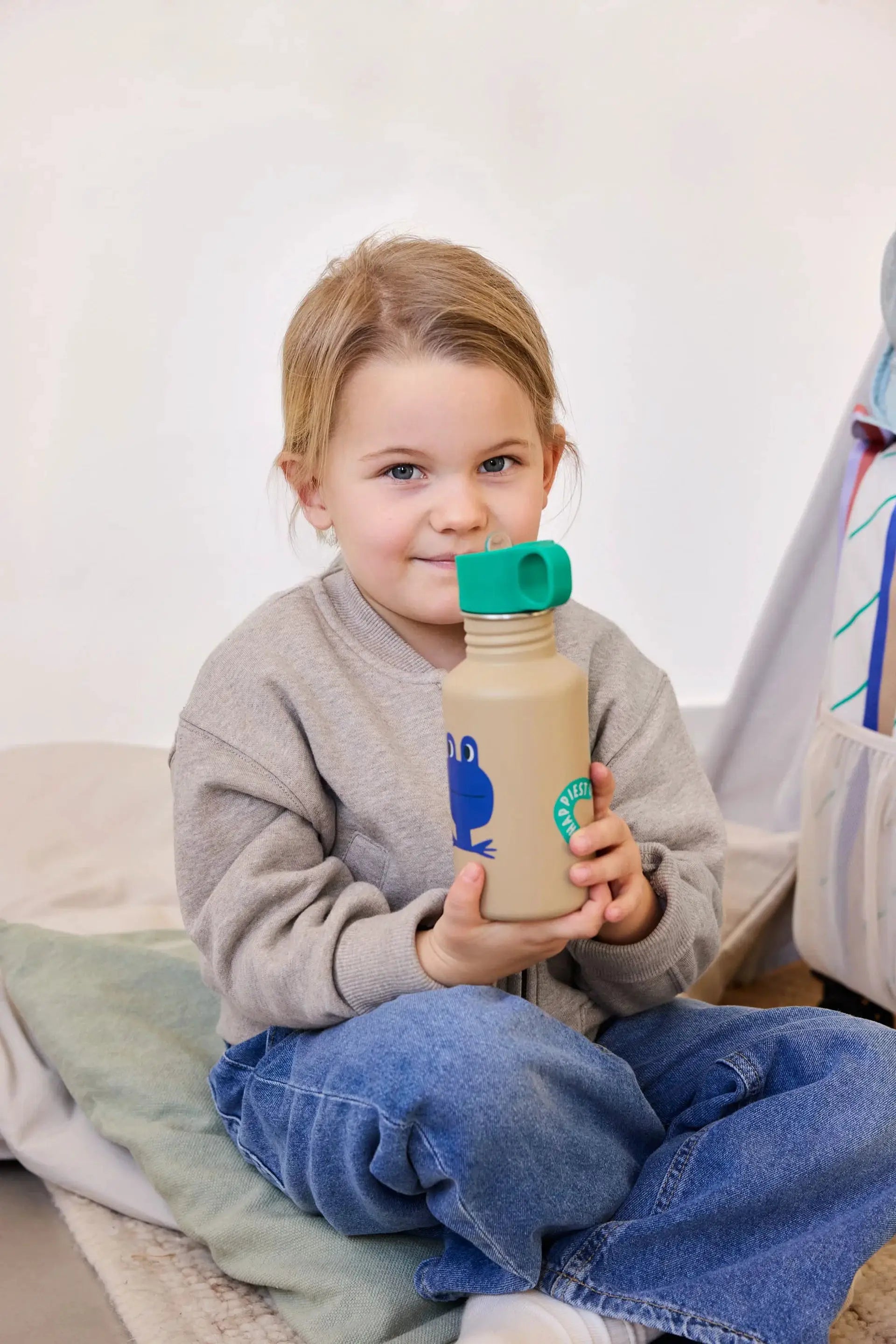 LÄSSIG gourde 350ml happy trails frog, beige bottle with green cap