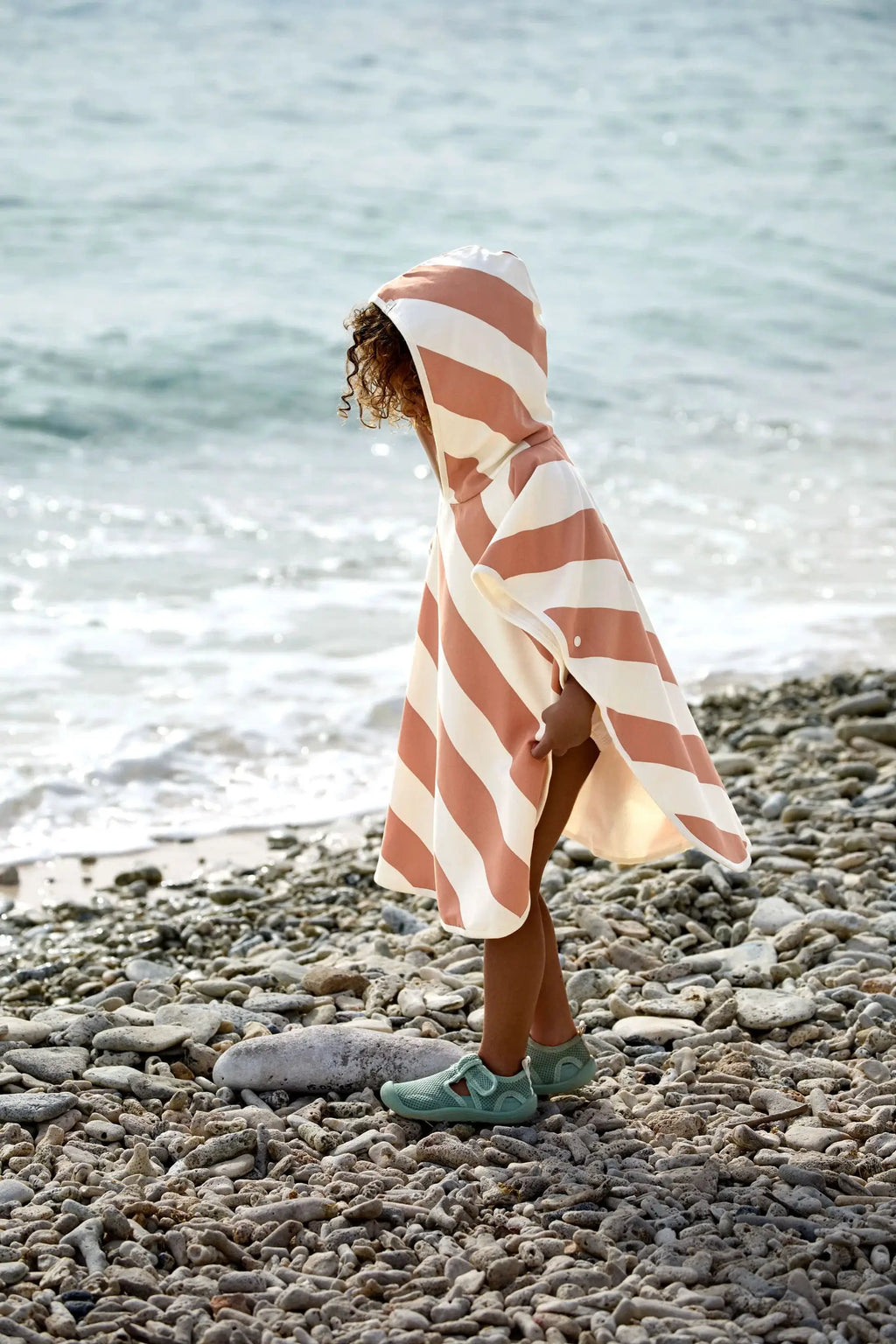 LÄSSIG poncho anti UV / stripes clay sea salt by Citron Grenadine