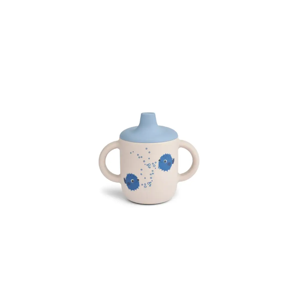Sippy cup LIEWOOD tasse neil pufferfish sandy, cream body with blue lid and two handles, blue fish pattern.