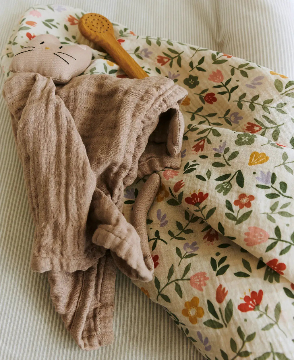 DEAR APRIL mio set de 3 langes Flower Market en coton muslin beige à imprimé floral Citron Grenadine