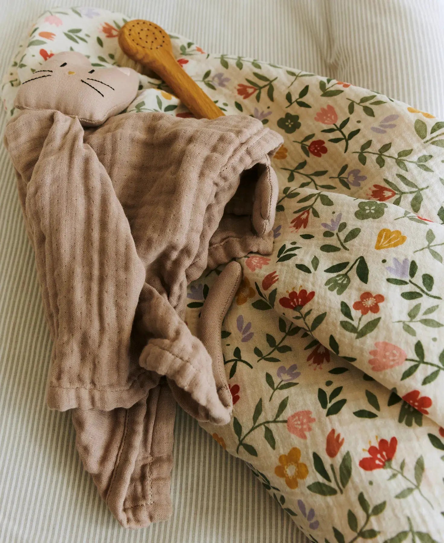 DEAR APRIL mio set de 3 langes Flower Market en coton muslin beige à imprimé floral Citron Grenadine