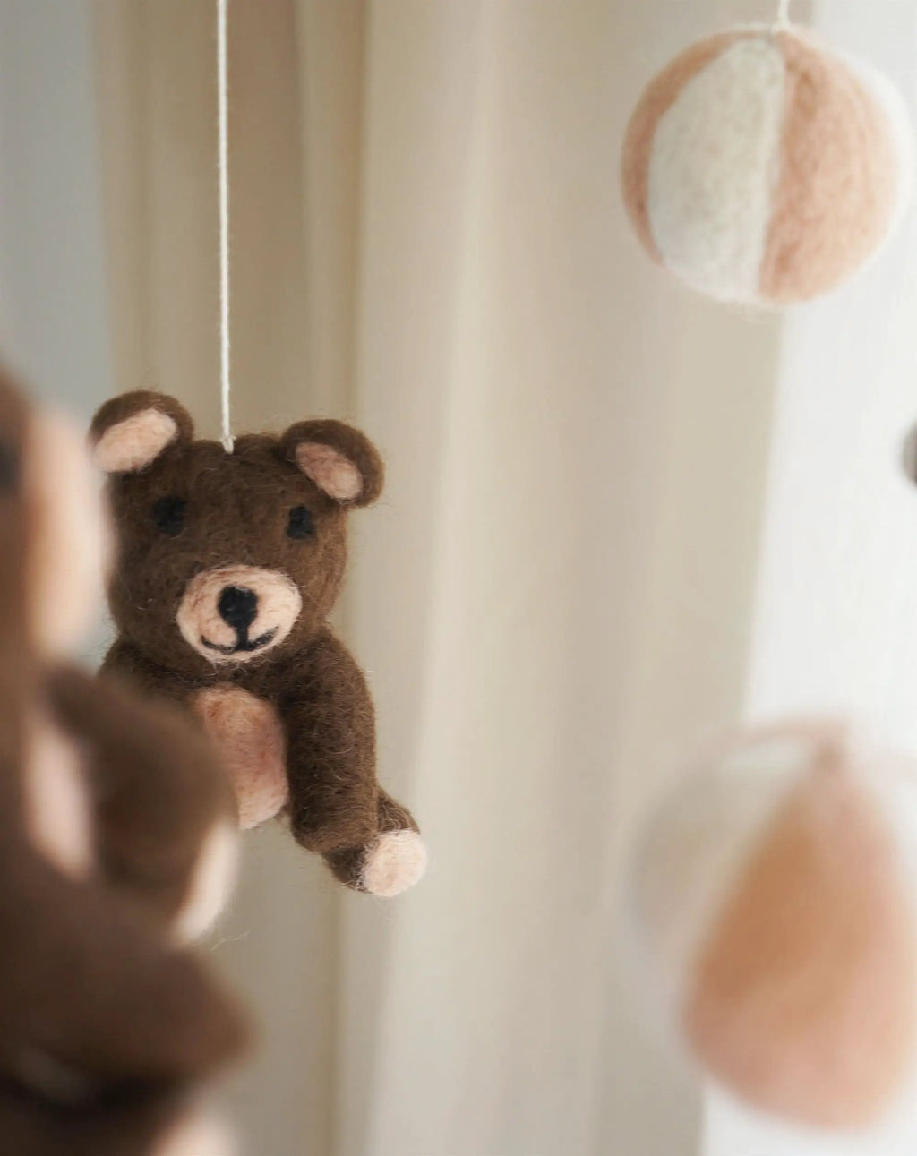 GAMCHA mobile by Citron Grenadine with brown teddy bears and striped felt ball