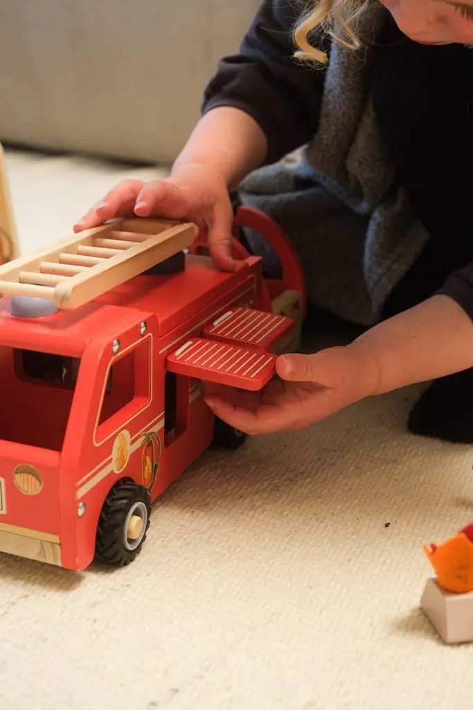 Camion de pompiers en bois rouge avec échelle, jouet pour enfants de 18 mois+