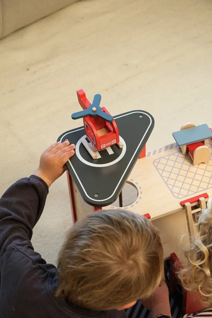 EGMONT TOYS caserne des pompiers wooden fire station playset with red helicopter on a black helipad