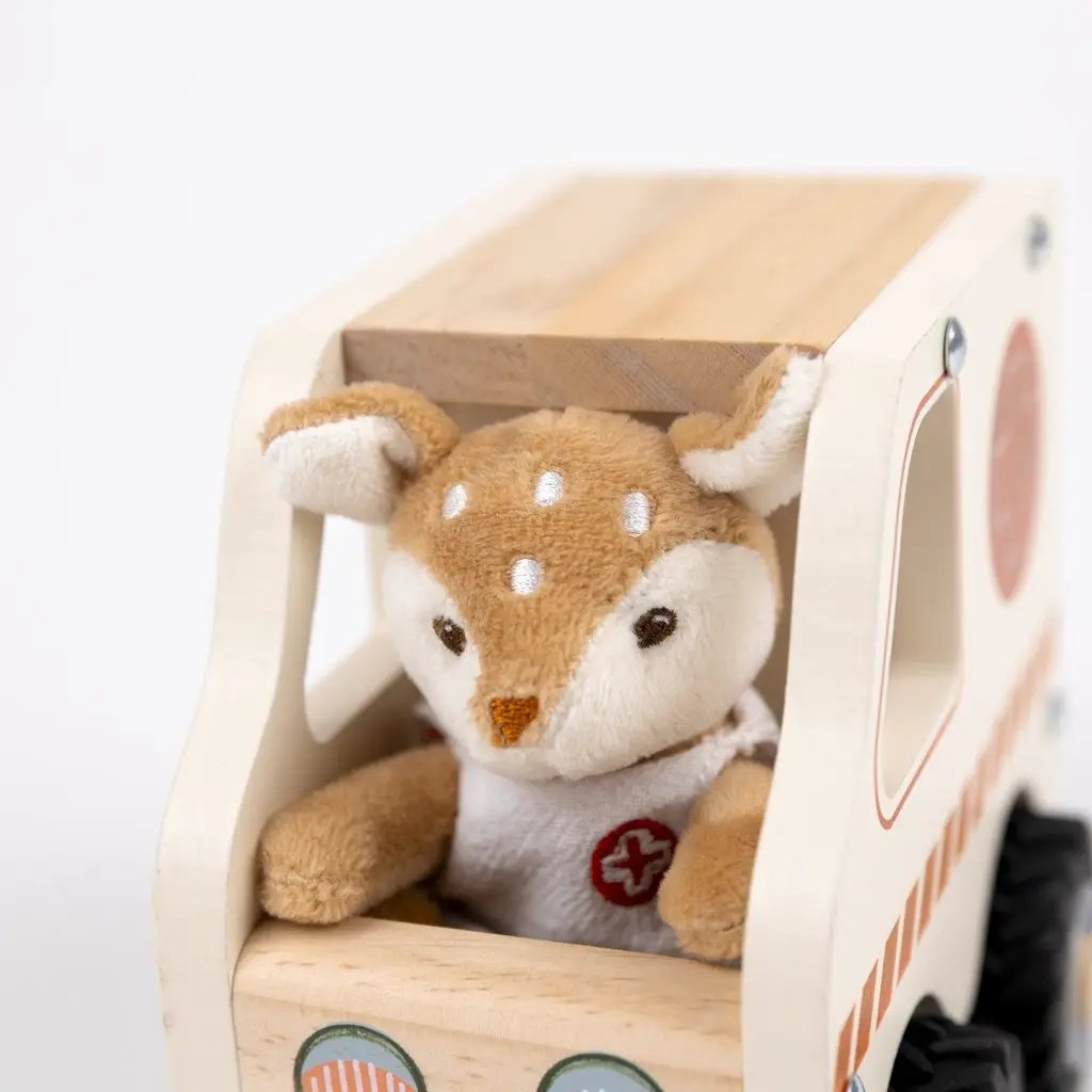 Ambulance EGMONT TOYS en bois avec peluche beige tachetée dans la cabine
