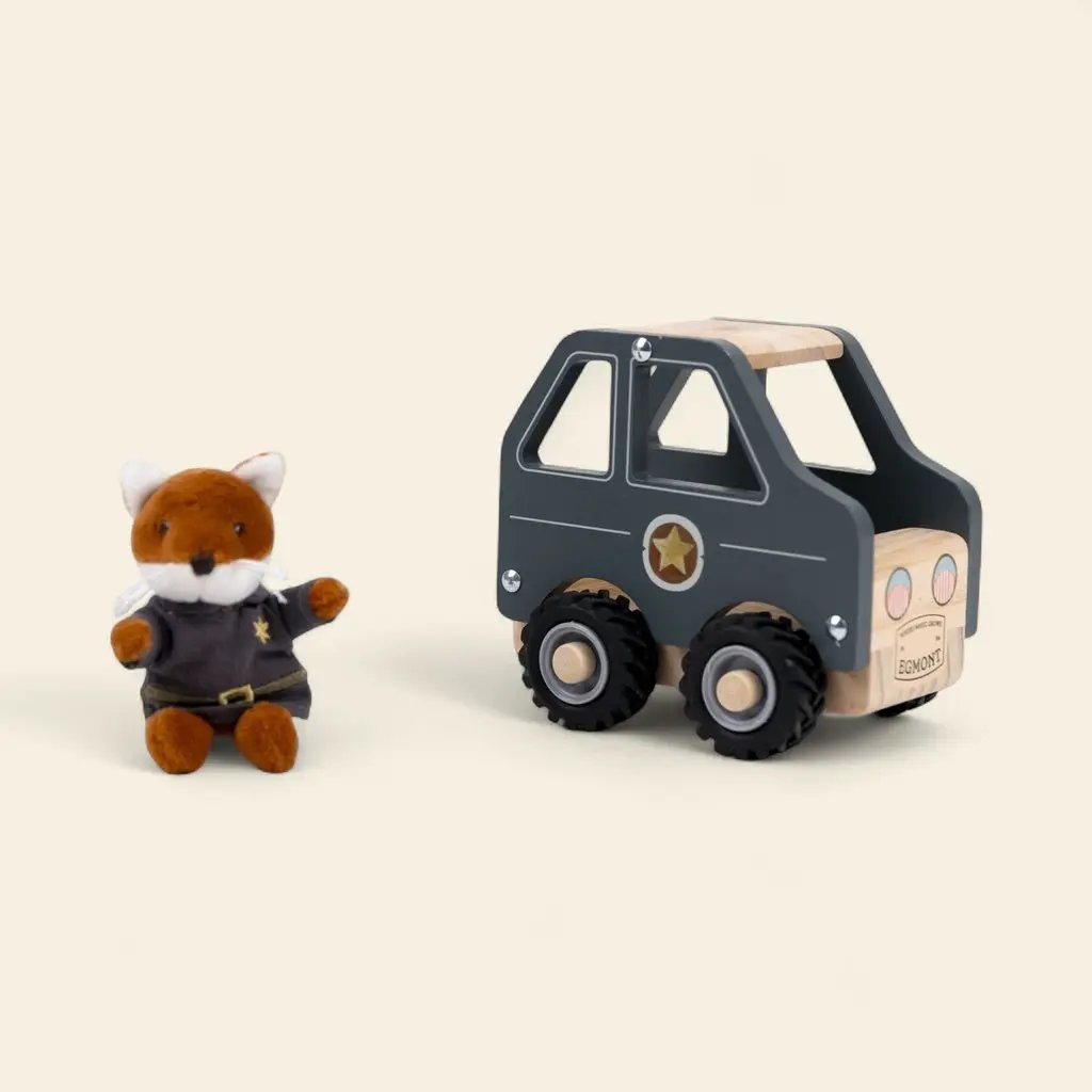 Voiture de police en bois EGMONT TOYS; gris avec étoile, roues noires, et peluche renard (2 pièces)