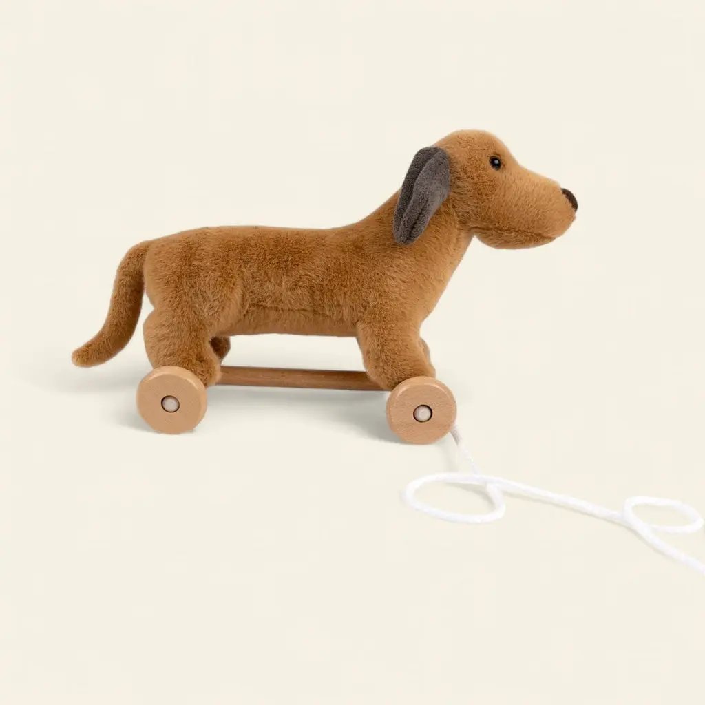 Jouet à tirer Edouard le chien en peluche marron sur chariot en bois avec corde