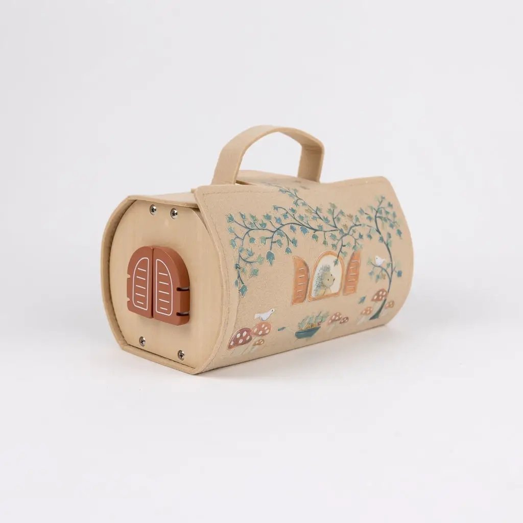 Maison en rondins en bois par Citron Grenadine, Egmont Toys, 18m+, maison de poupées cylindrique avec volets oranges et décor végétal