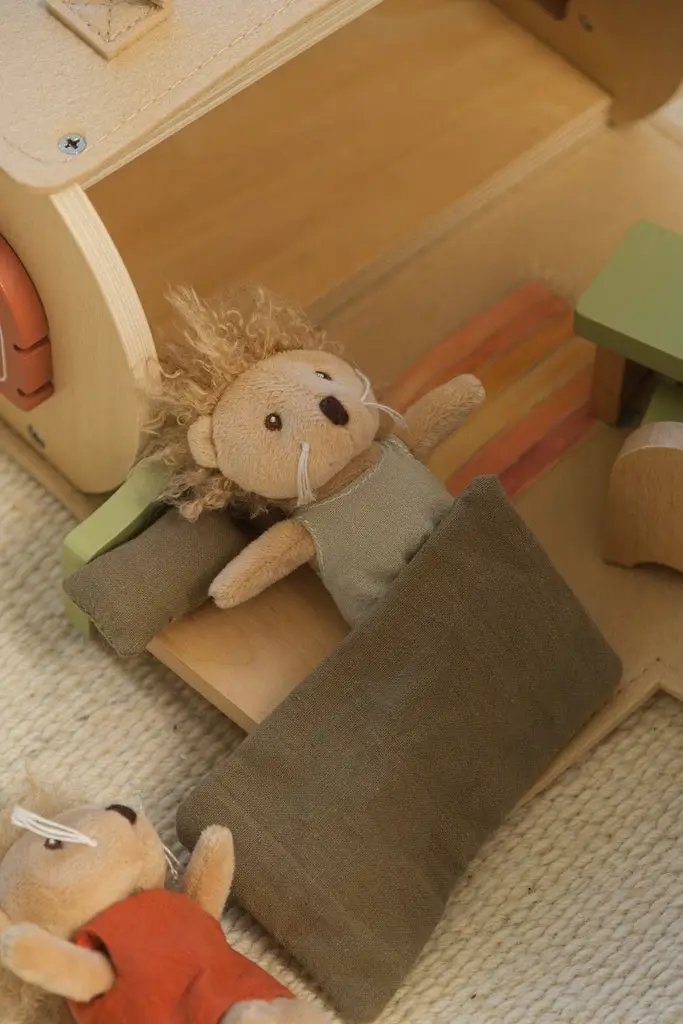 Egmont Toys maison en rondins 18m+ pour poupées, bois naturel et meubles en tissu