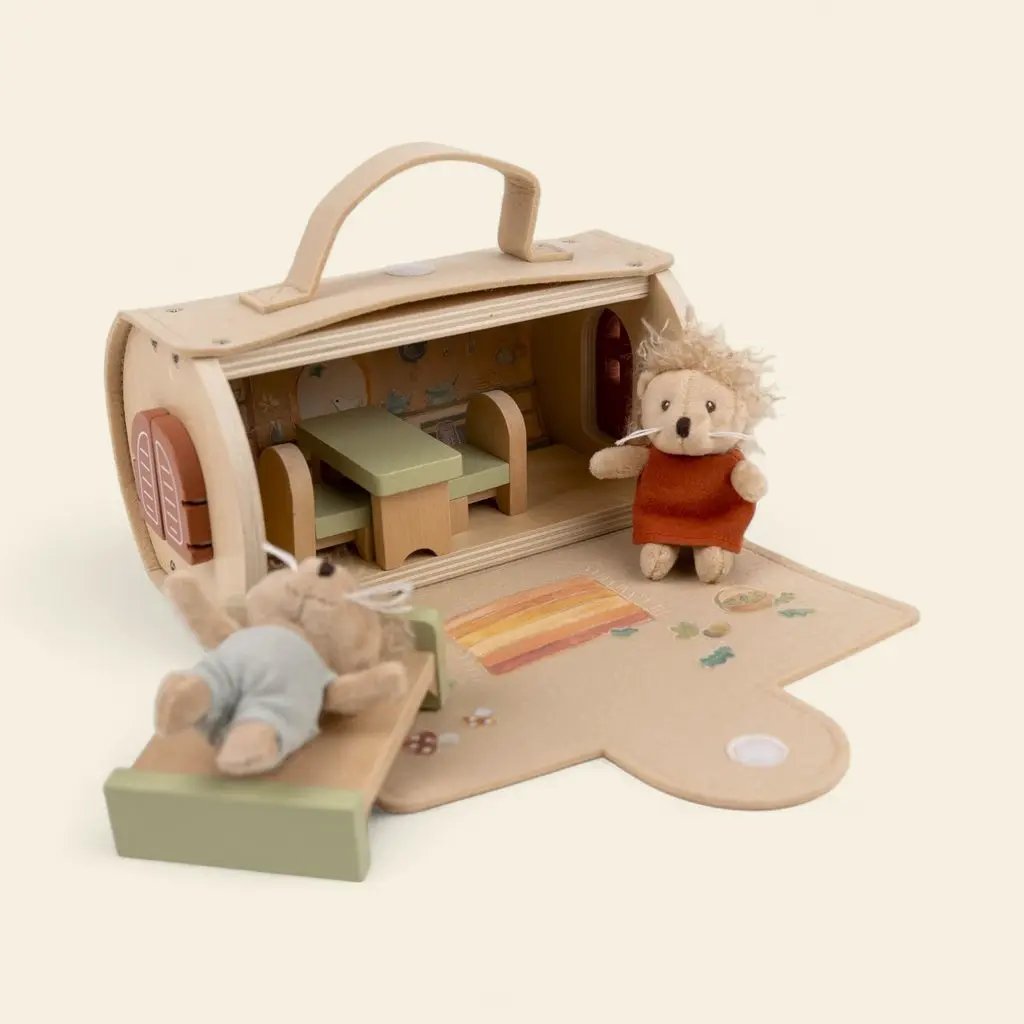 Maison en rondins EGMONT TOYS 18m+, maison de poupées en bois avec mobilier et 2 peluches, Citron Grenadine