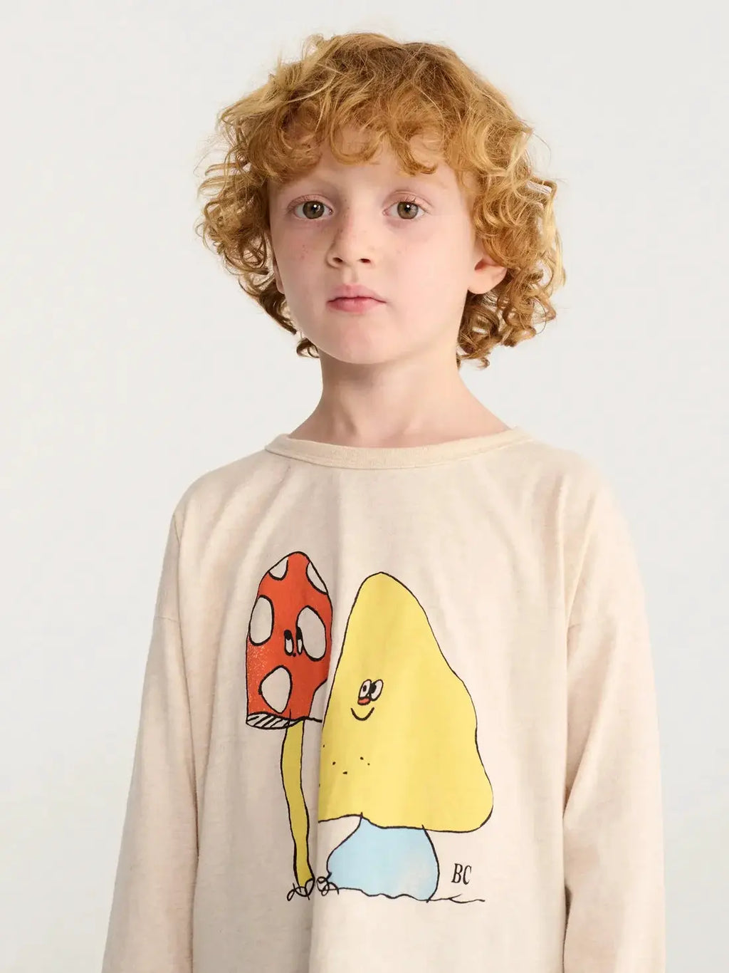 BOBO CHOSES Mush Monster Duo T-shirt, beige kids' tee with yellow mushroom and red spotted mushroom graphic