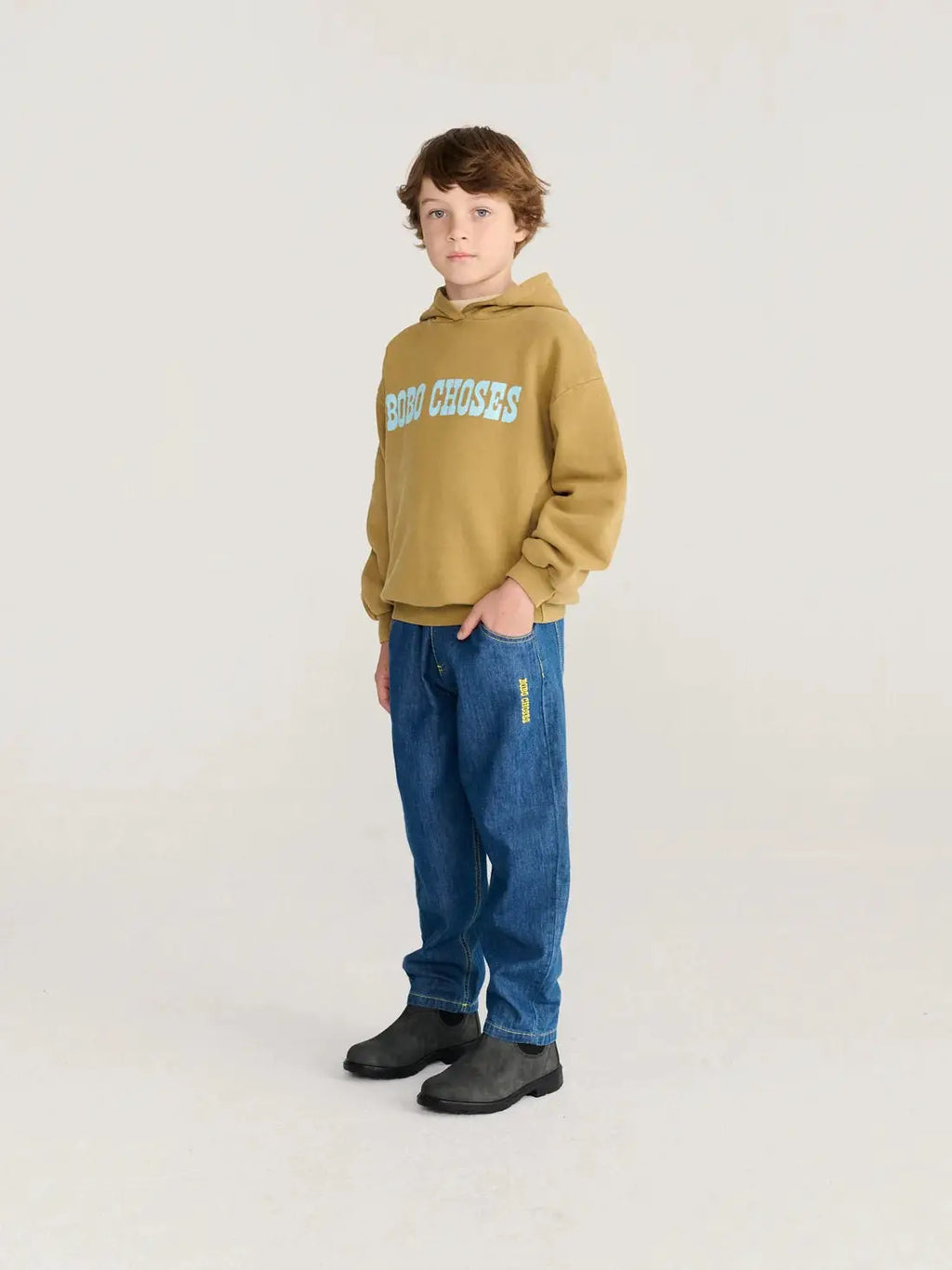 BOBO CHOSES taxi saurus tag denim pantalon, blue denim jeans for kids with yellow side tag