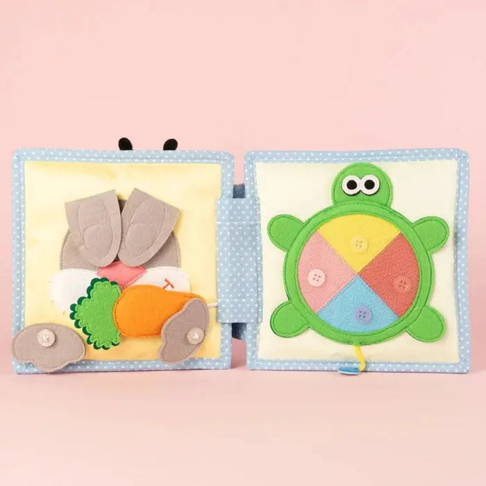 JOLLY DESIGNS livre d'éveil Citron Grenadine; two-page fabric sensory book with felt vegetables and a turtle wheel.