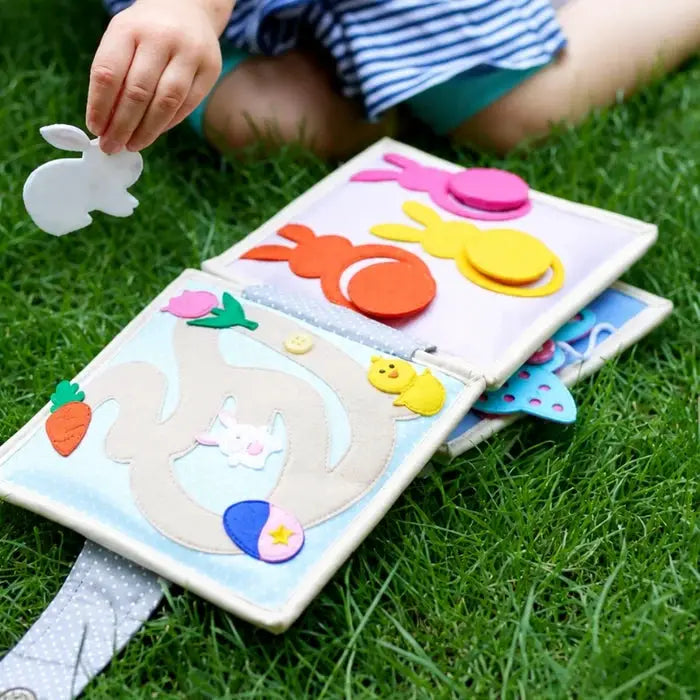 JOLLY DESIGNS livre d'éveil en feutrine colorée par Citron Grenadine pour bébés