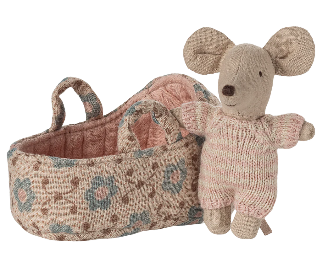 Maileg bébé souris dans son couffin / rose