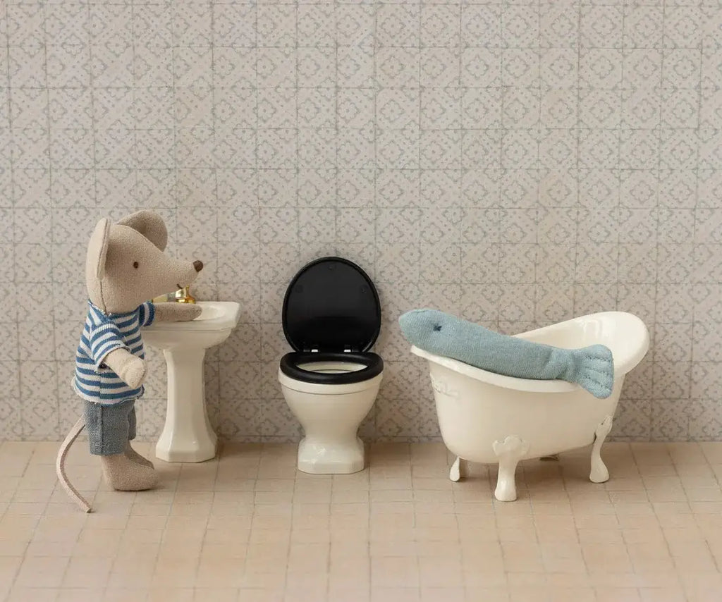 1x MAILEG wc souris, off-white dollhouse toilet with black lid by Citron Grenadine