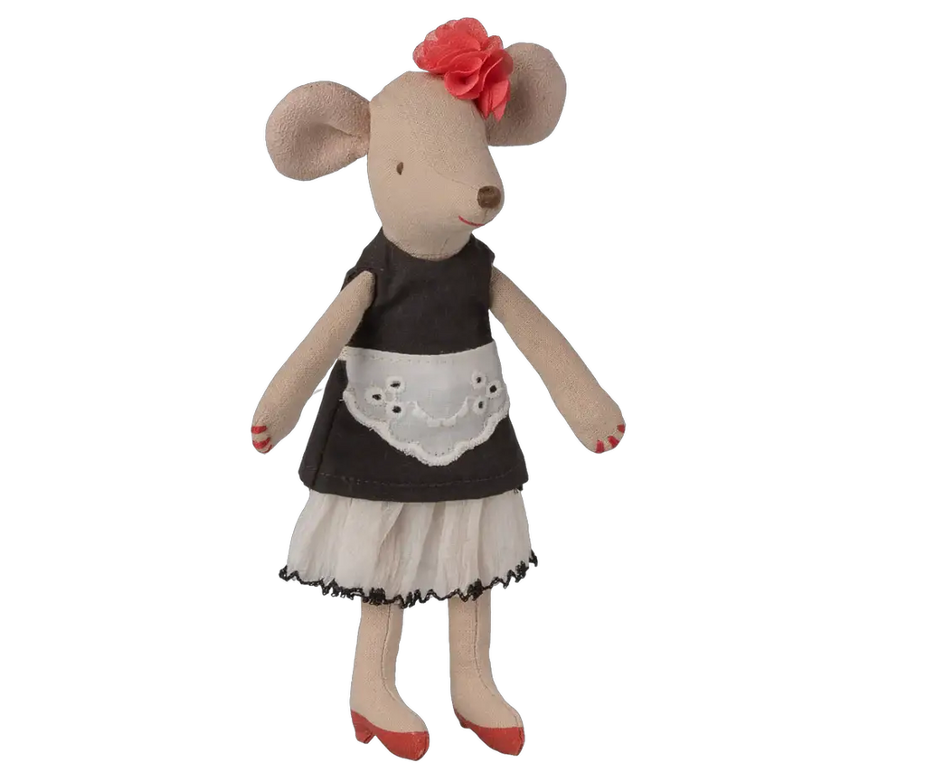 Souris Maileg esthéticienne, poupée Citron Grenadine, robe noire avec tablier blanc à dentelle, fleur rouge sur bandeau