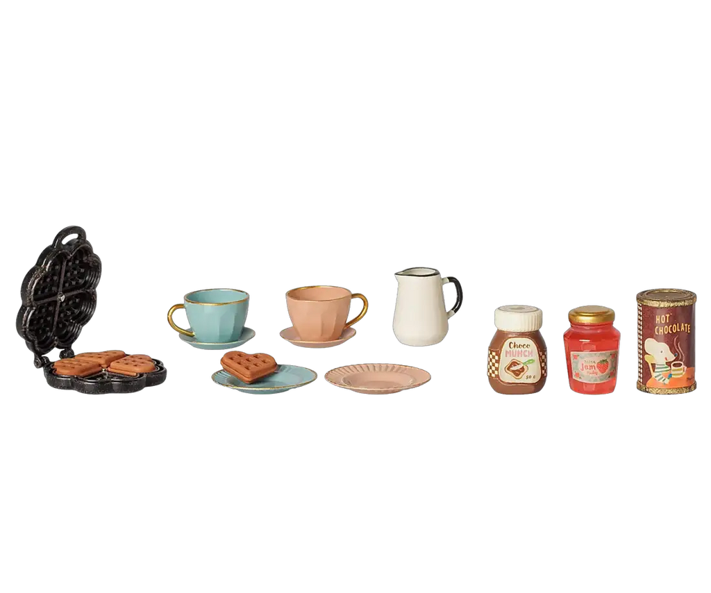 Maileg dollhouse waffle set by Citron Grenadine with waffle iron, waffles, teacups and saucers, jam and chocolate.