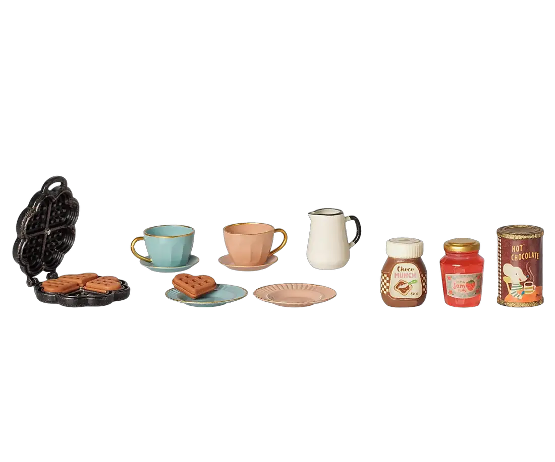 Maileg dollhouse waffle set by Citron Grenadine with waffle iron, waffles, teacups and saucers, jam and chocolate.
