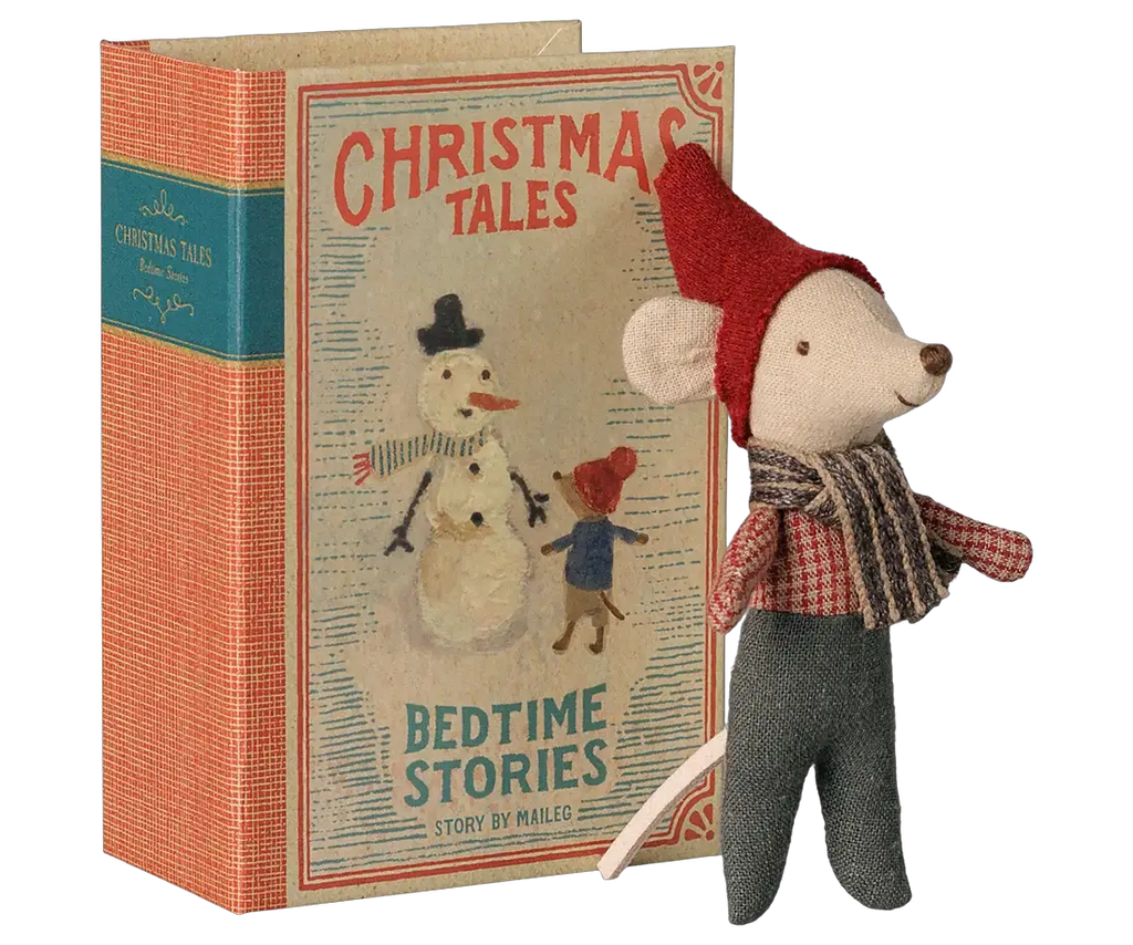 MAILEG bébé souris de Noël dans un livre, poupée Citron Grenadine, bonnet rouge près d'un livre de Noël