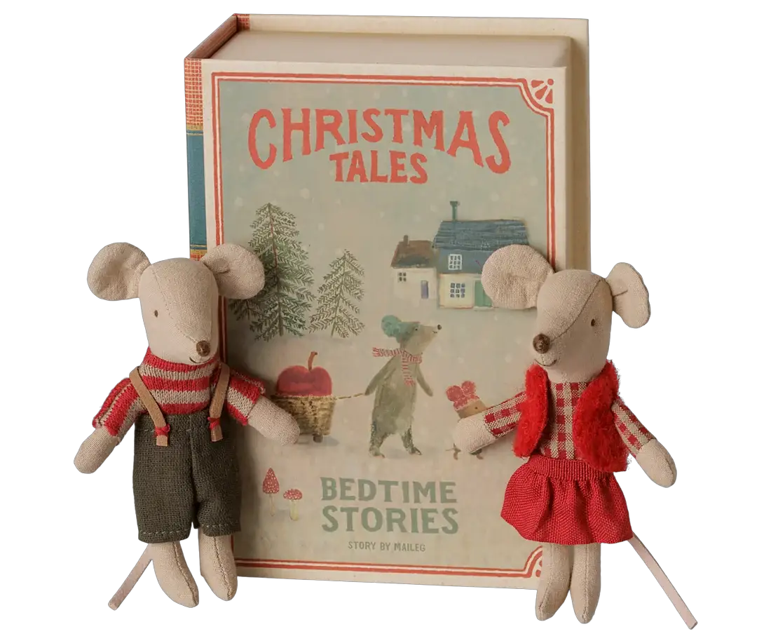 Maileg 2 souris de Noël jumelles en tissu dans un livre illustré, tenues rouges et beiges