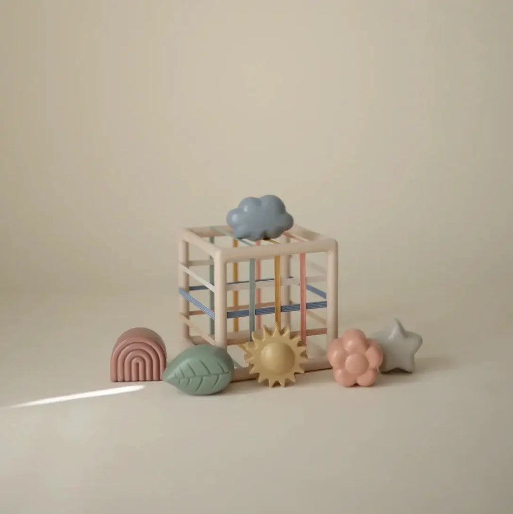 MUSHIE boite à formes et élastiques, cube pastel pour jouets à trier et empiler, 6 pièces colorées et nuage sur le dessus