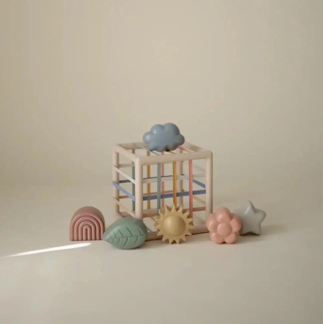 MUSHIE boite à formes et élastiques, cube pastel pour jouets à trier et empiler, 6 pièces colorées et nuage sur le dessus