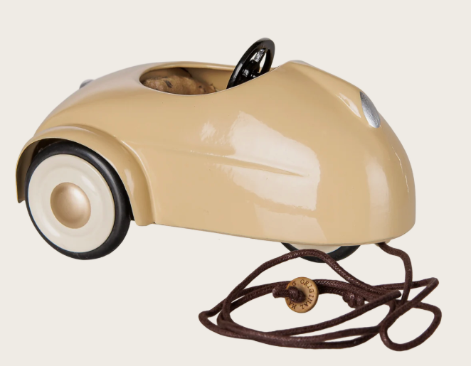 Maileg voiture en métal wheat pour maison de poupées, beige avec volant noir et cordon en cuir