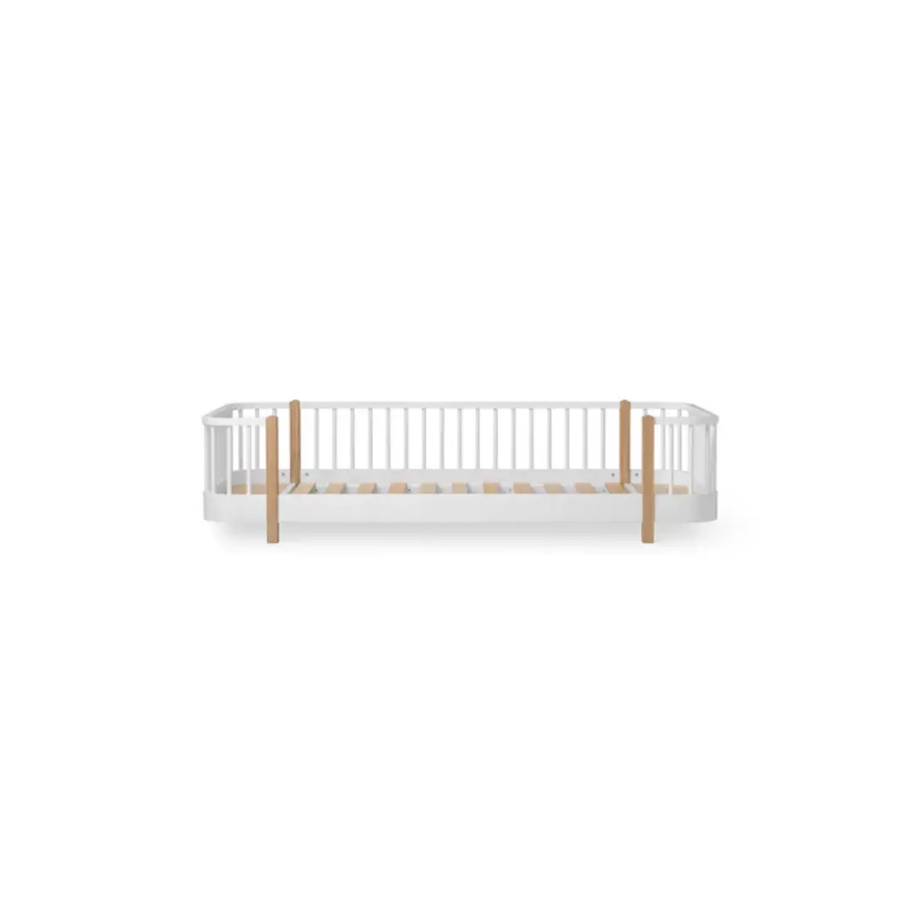 Oliver Furniture wood original lit au sol / blanc et chêne by Citron Grenadine