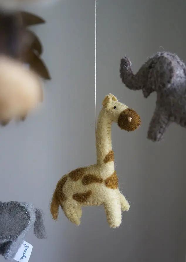 GAMCHA mobile safari crib mobile by Citron Grenadine, cream-brown felt giraffe ornament