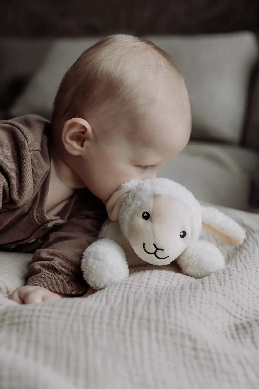 FLOW AMSTERDAM rosie doudou plush sheep for babies with musical and white-noise sounds