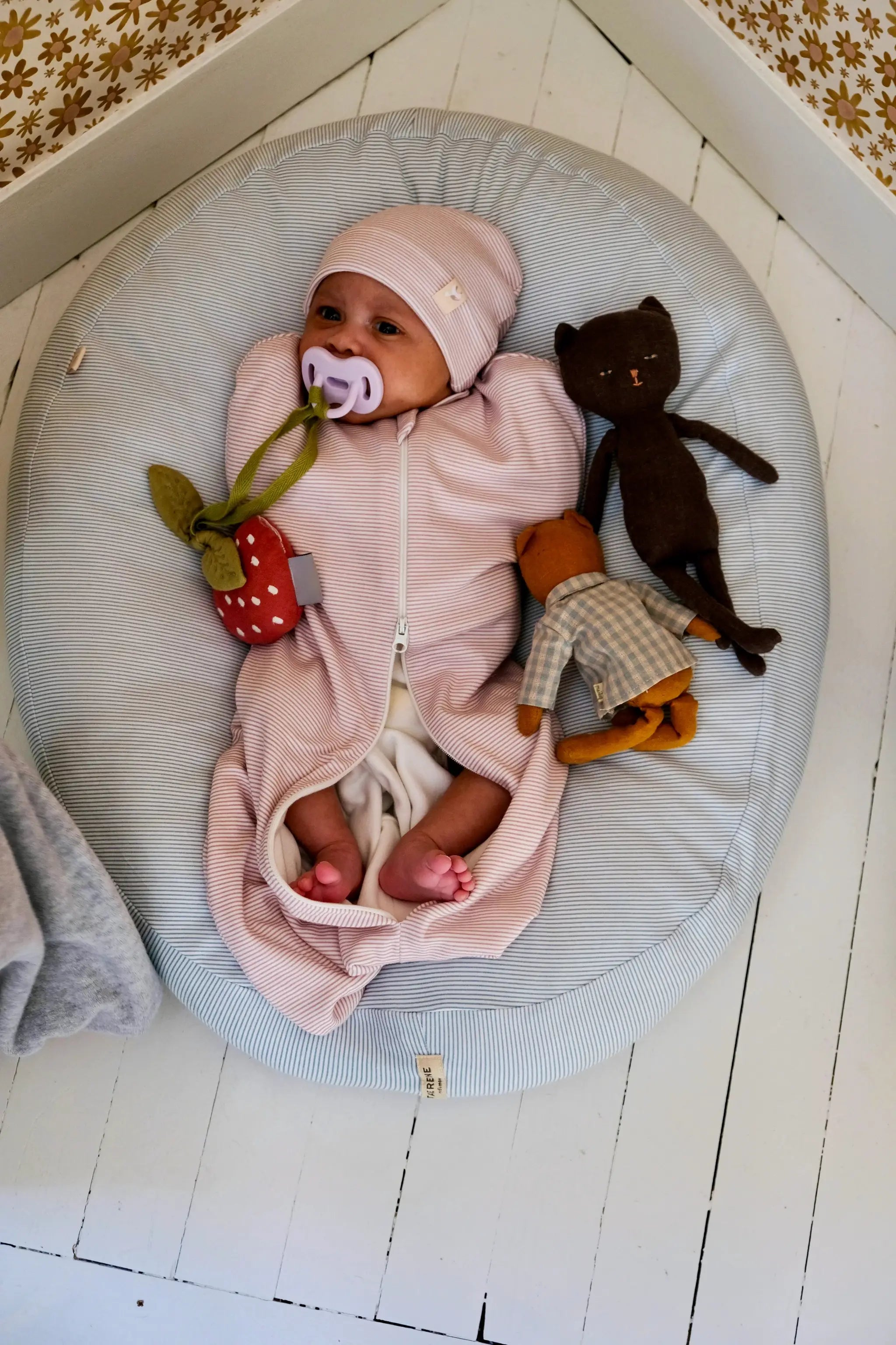 Tante Reine emmailloteuse bonbon swaddling blanket pink striped fabric by Citron Grenadine