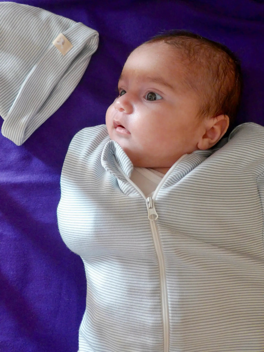 TANTE REINE emmailloteuse pistache swaddling blanket by Citron Grenadine, baby in striped grey sleepsuit