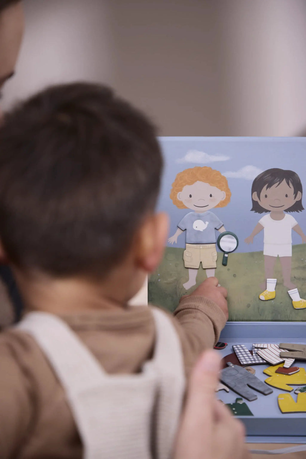 FILIBABBA jeu magnétique personnages à habiller 3ans+
