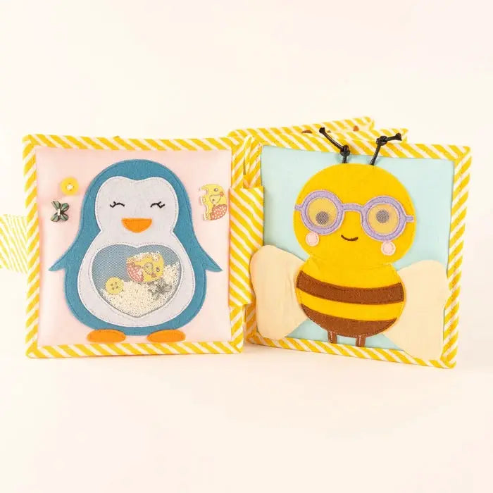 JOLLY DESIGNS livre d'éveil fluffy fox, 2 livres sensoriels en feutrine avec pingouin et abeille sur cadre jaune rayé