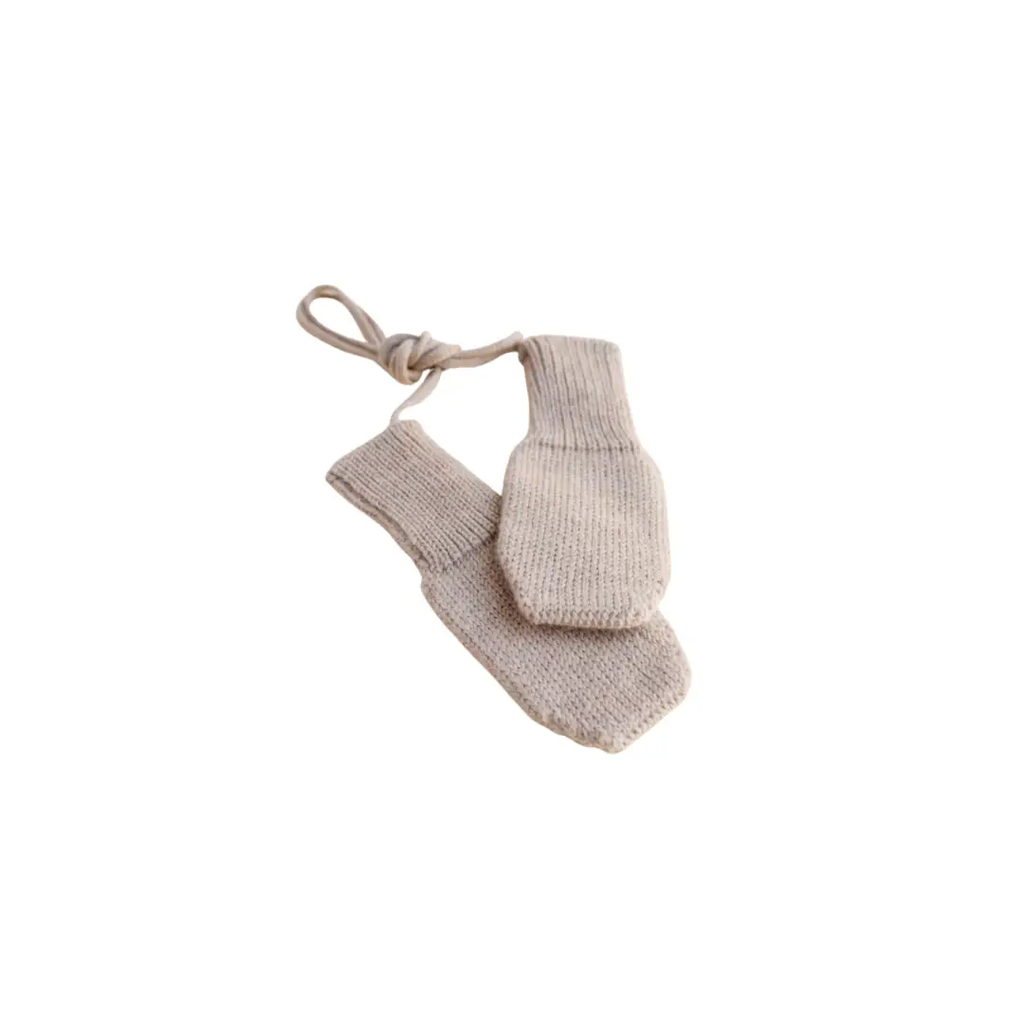 HVID moufles mittens in sand for babies, knitted with tie string by Citron Grenadine