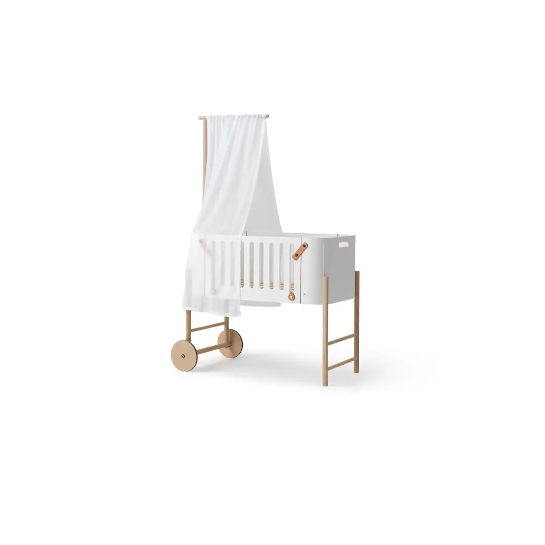Cododo en bois Oliver Furniture blanc et bois naturel avec kit conversion pour banc inclus, sur roues