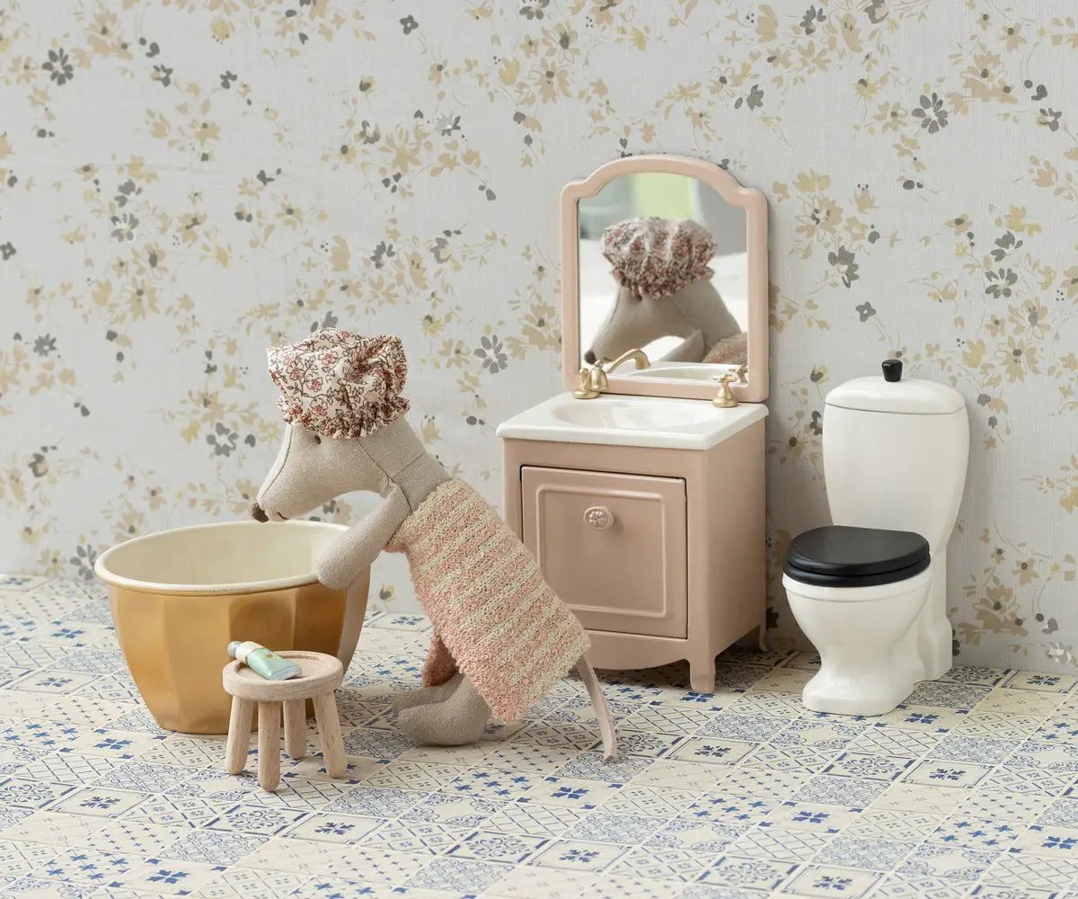 Maileg souris dans son bain - Citron Grenadine Doll House Playset; beige-pink vanity, tub, toilet