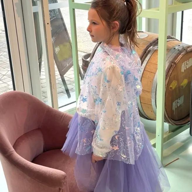 RATATAM cape Isaure lune/violet; lavender starry tulle cape worn by a child