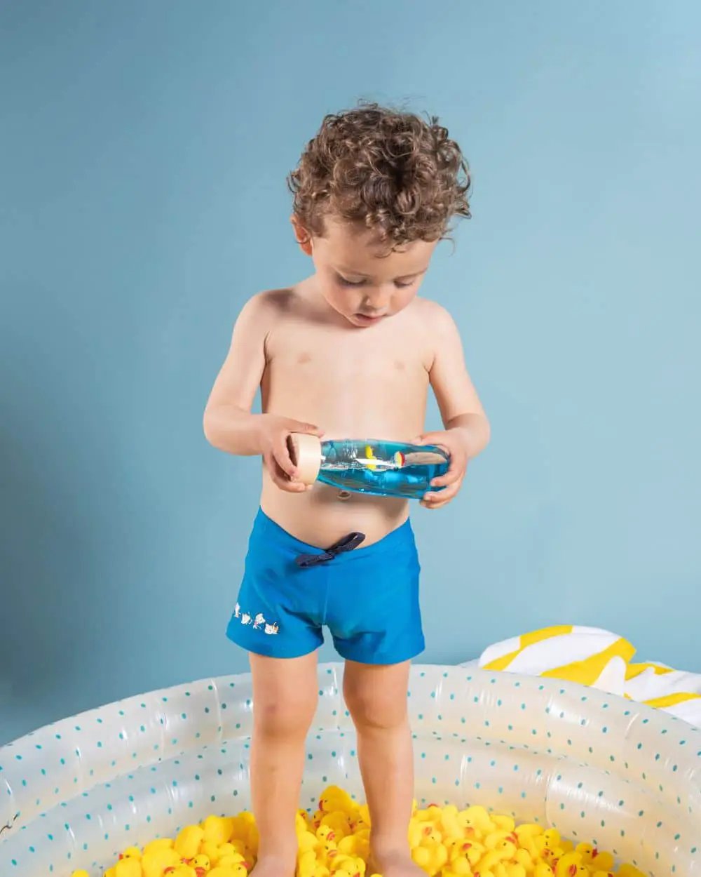 PETIT BOUM bouteille sensorielle move bottle ducky, bleue transparente, Citron Grenadine - bébé joue avec la bouteille