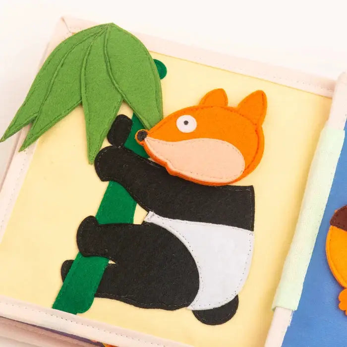 JOLLY DESIGNS livre d'éveil animal friends felt page with orange animal climbing a green palm tree