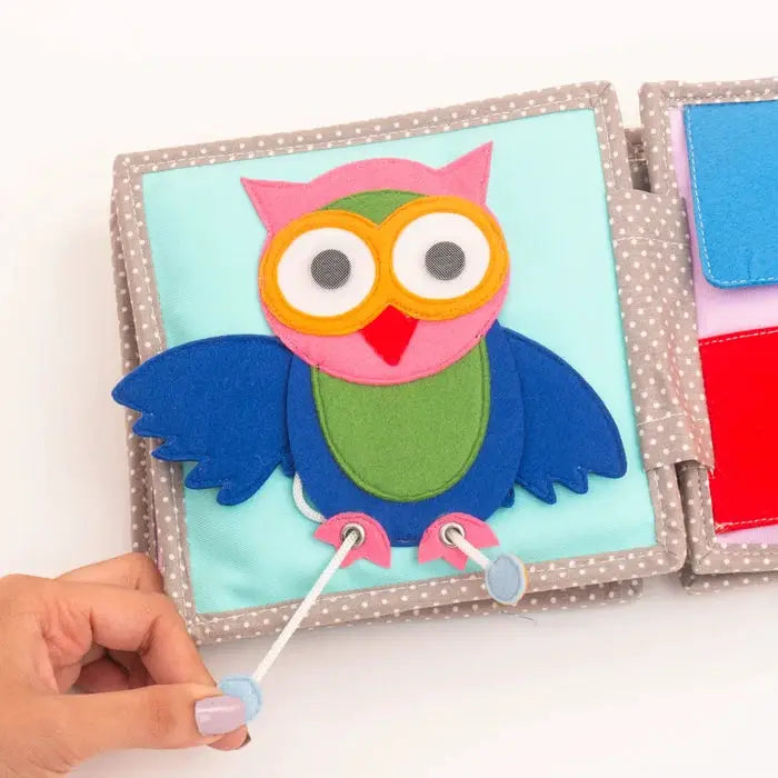 JOLLY DESIGNS livre d'éveil à hibou multicolore en feutrine; pages colorées et cordons à tirer (6m+)