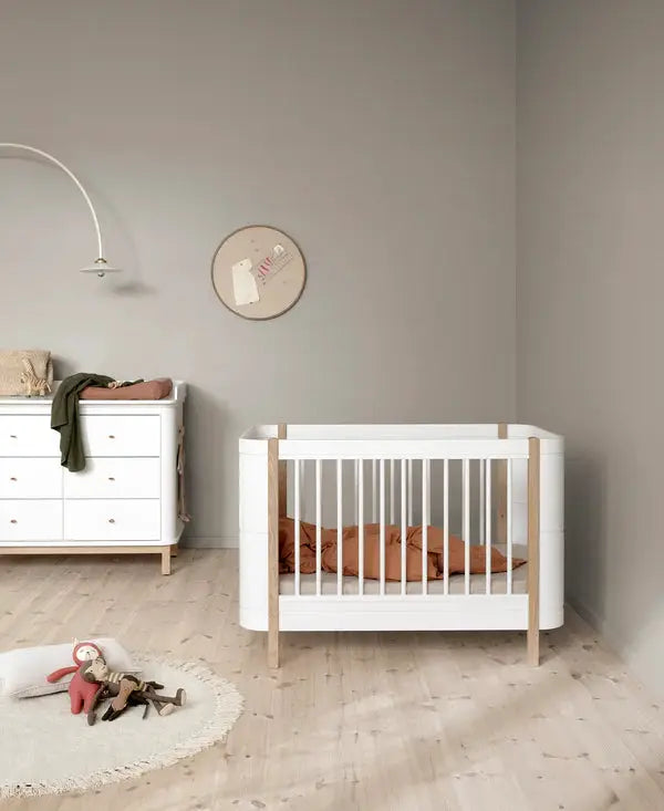 Citron Grenadine Oliver Furniture Wood lit mini+ cot blanc/chêne with white rails and oak posts