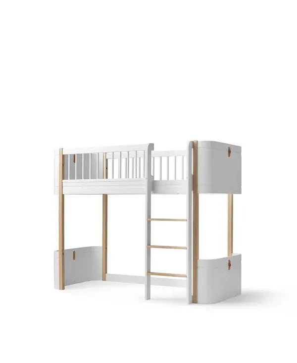 Lit mezzanine mini+ en bois blanc et chêne, échelle et rangements visibles