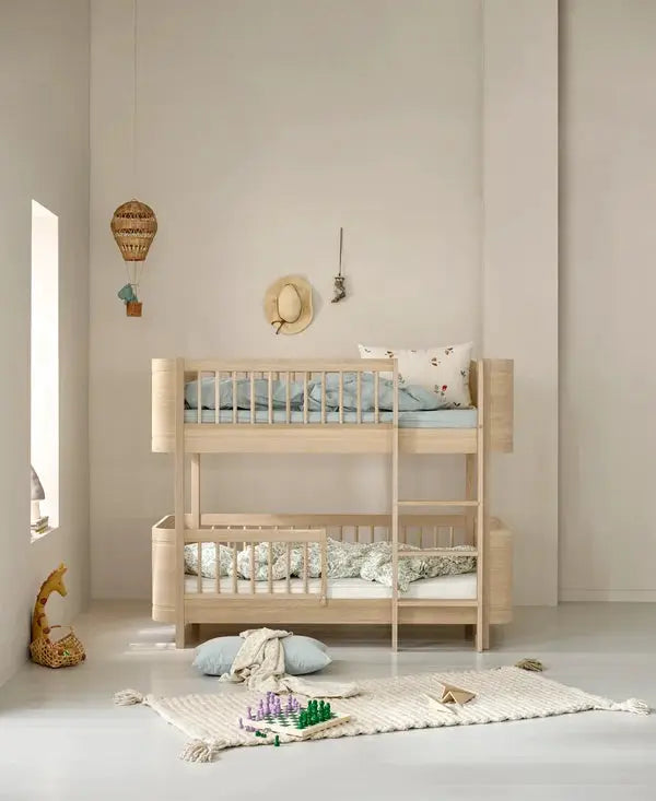 Lit superposé bois chêne OLIVER FURNITURE Mini+ mi-haut, 2 couchages, échelle à droite